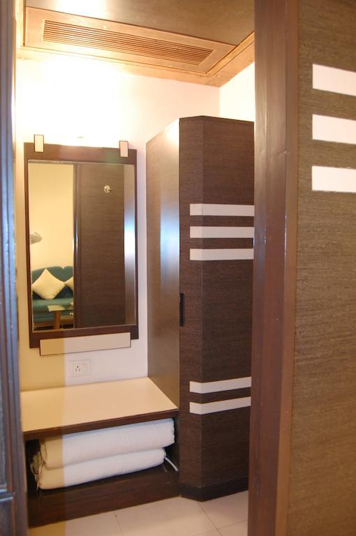 Shreemaya Hotel Indore Exterior photo